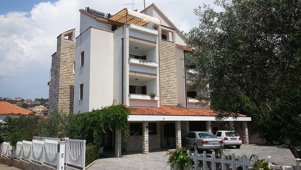 Apartments Vojin Trogir Exterior photo