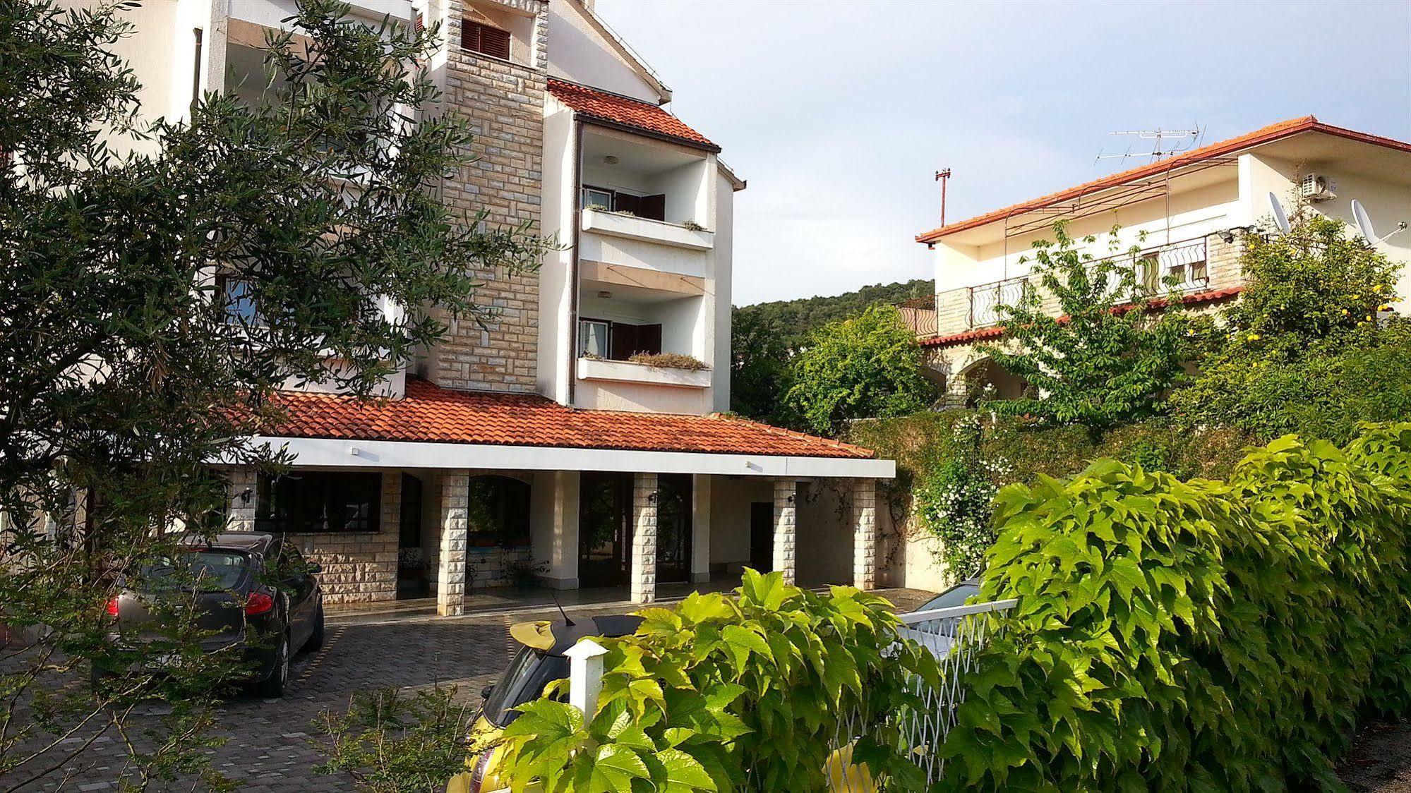 Apartments Vojin Trogir Exterior photo