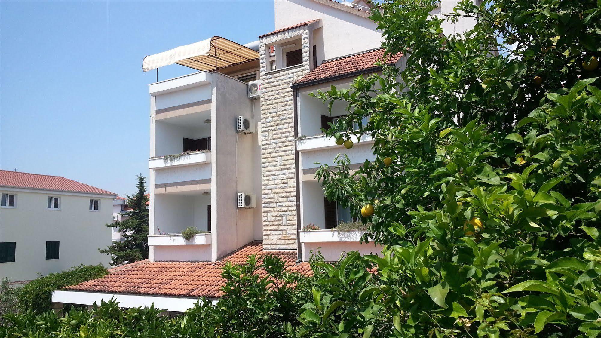 Apartments Vojin Trogir Exterior photo