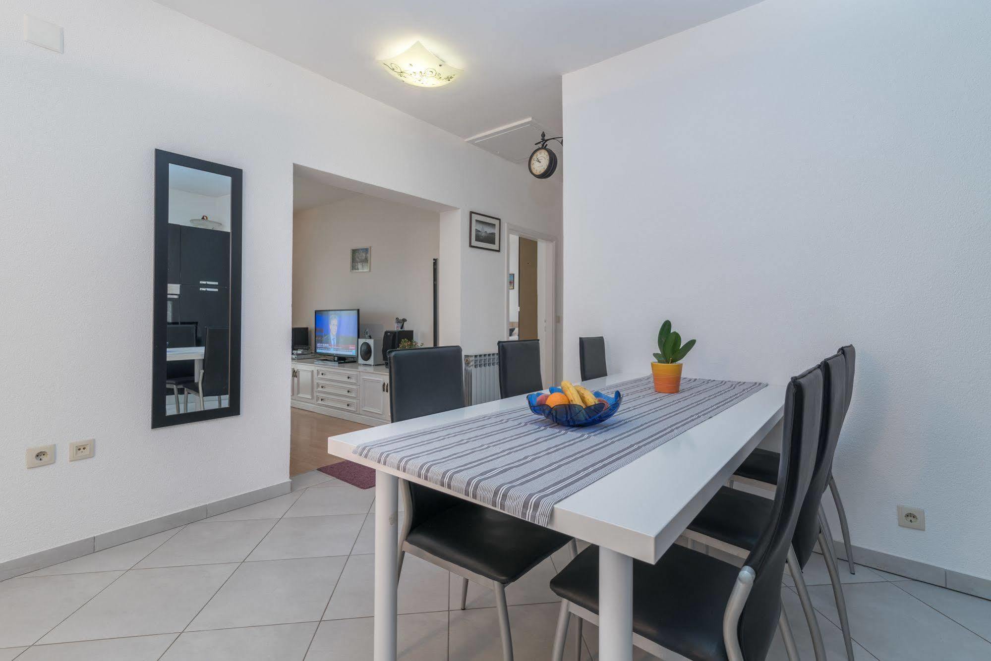 Apartments Vojin Trogir Exterior photo