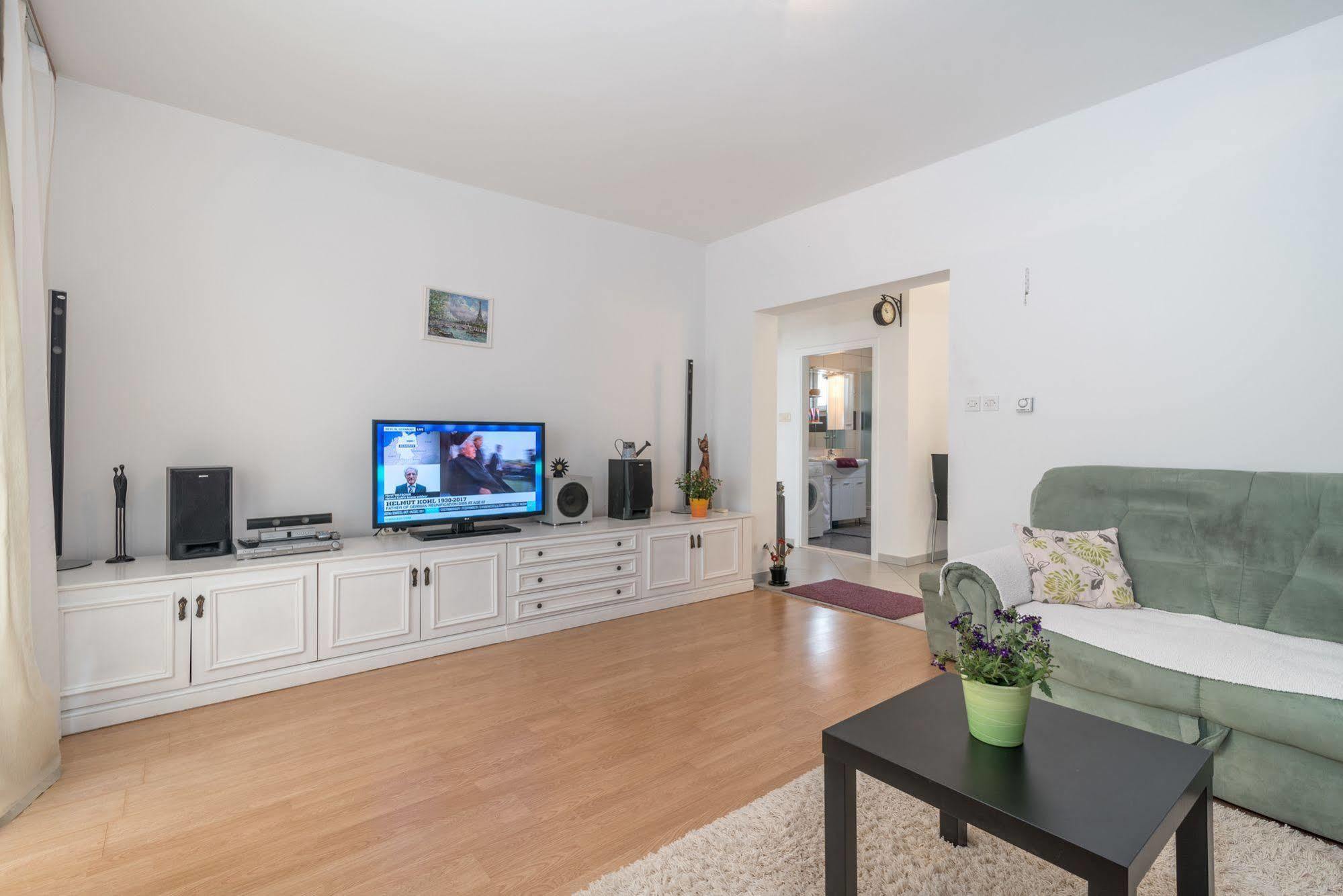 Apartments Vojin Trogir Exterior photo