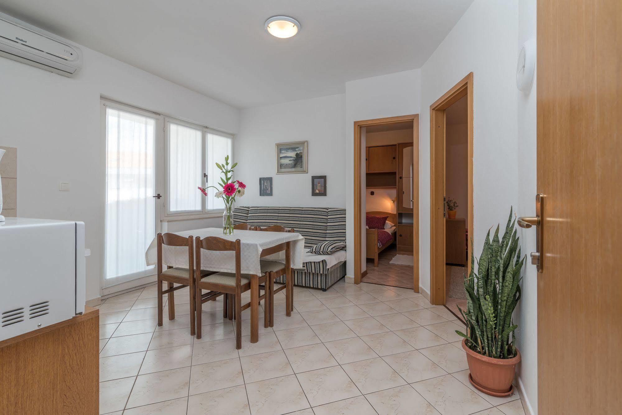 Apartments Vojin Trogir Exterior photo