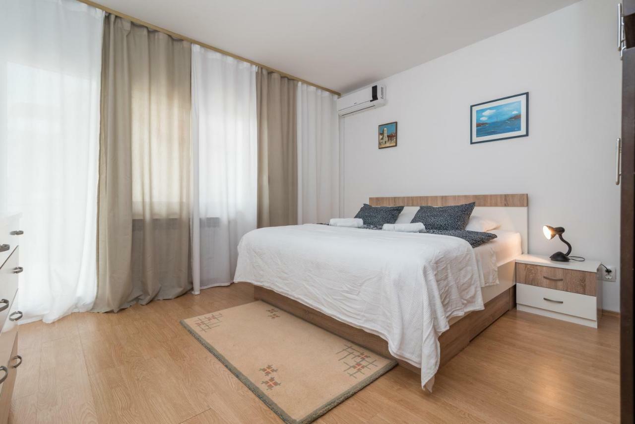 Apartments Vojin Trogir Exterior photo