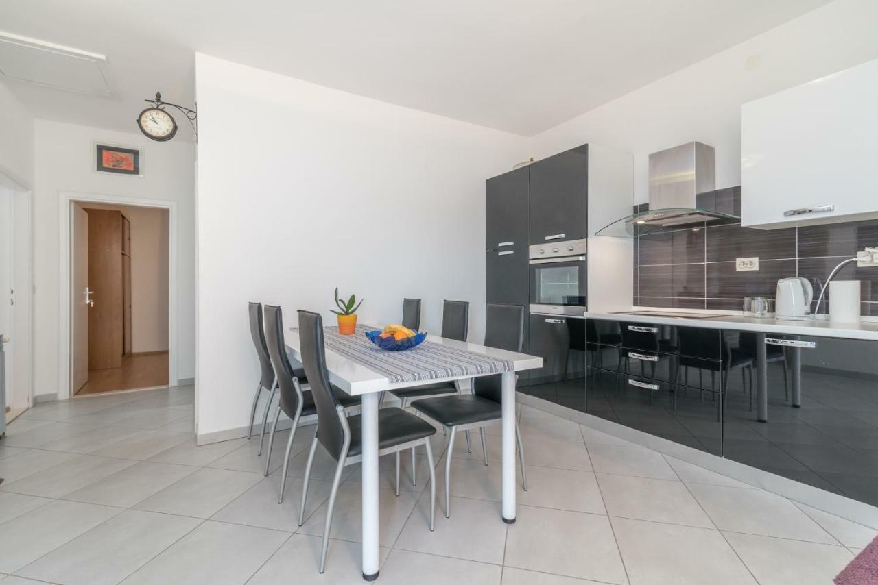 Apartments Vojin Trogir Exterior photo