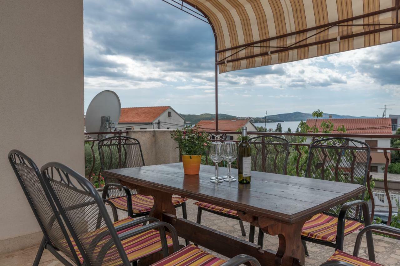 Apartments Vojin Trogir Exterior photo