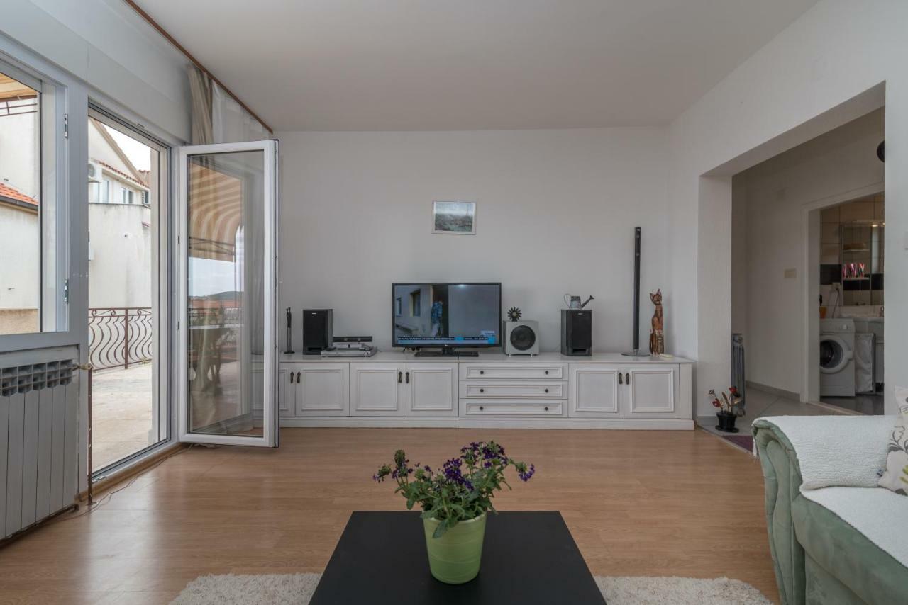 Apartments Vojin Trogir Exterior photo