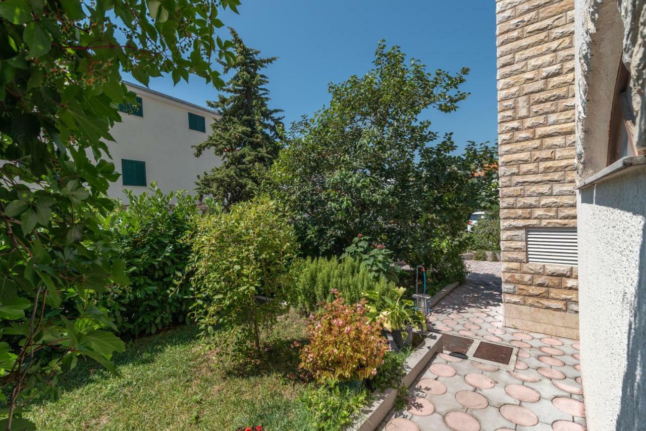 Apartments Vojin Trogir Exterior photo