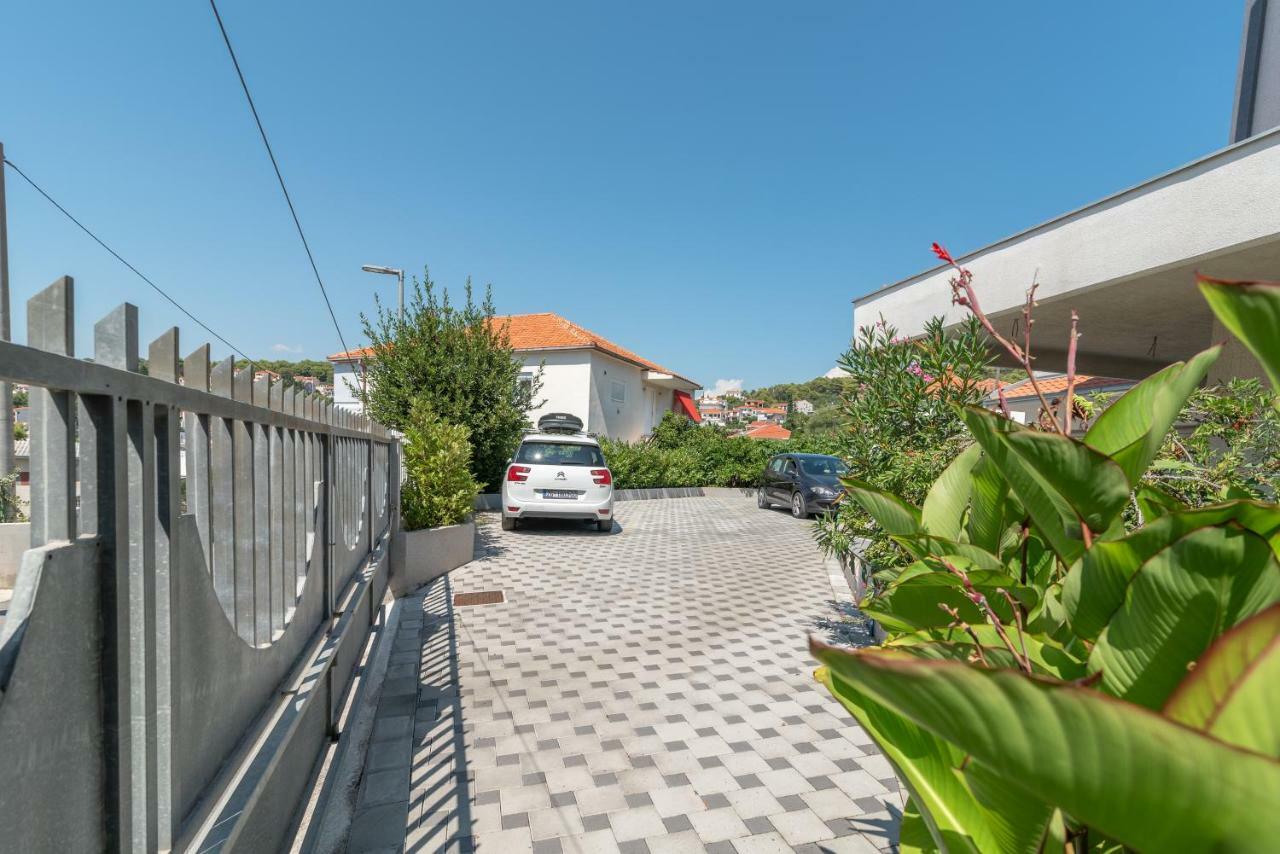 Apartments Vojin Trogir Exterior photo