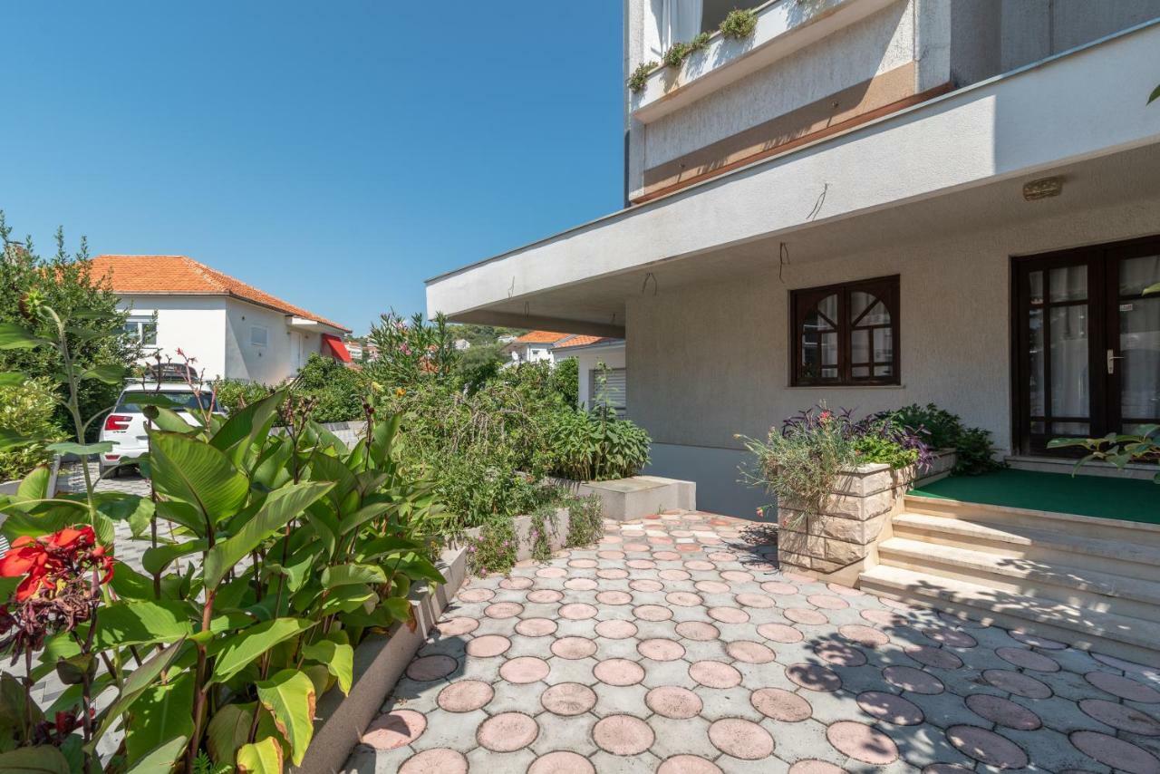 Apartments Vojin Trogir Exterior photo